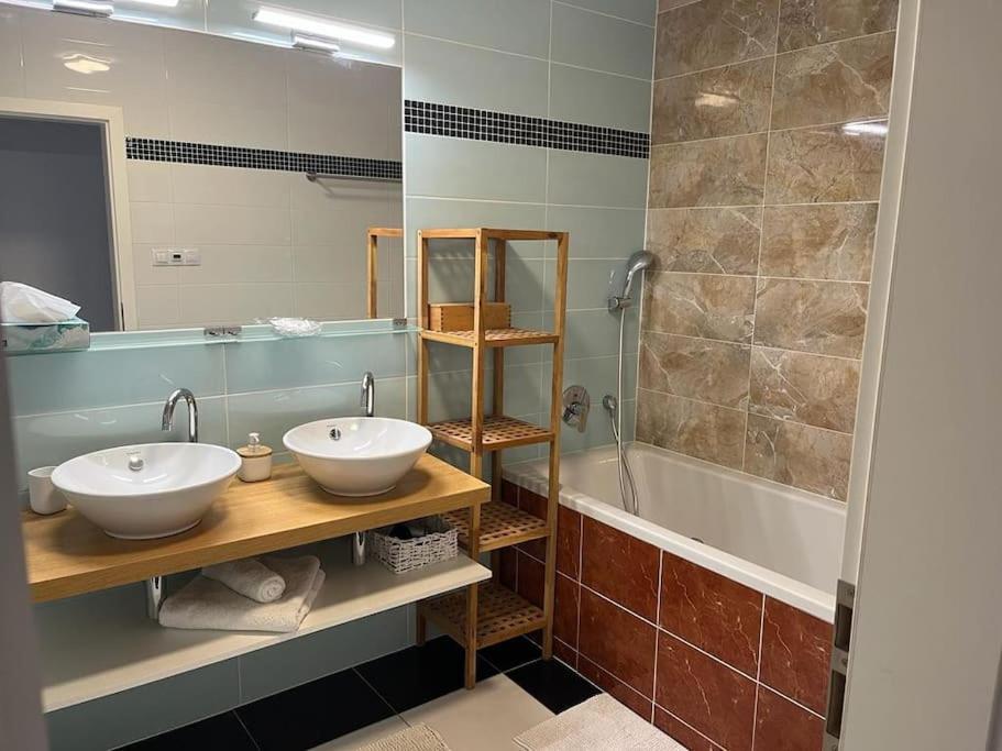 Apartment In Historical Center With Park View Plzen Luaran gambar