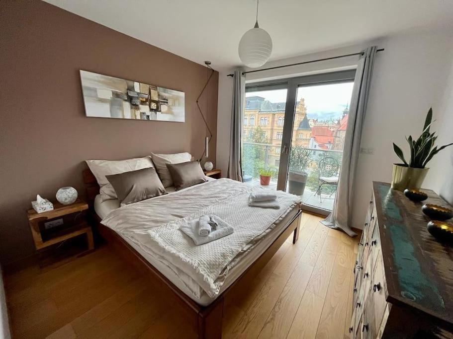Apartment In Historical Center With Park View Plzen Luaran gambar