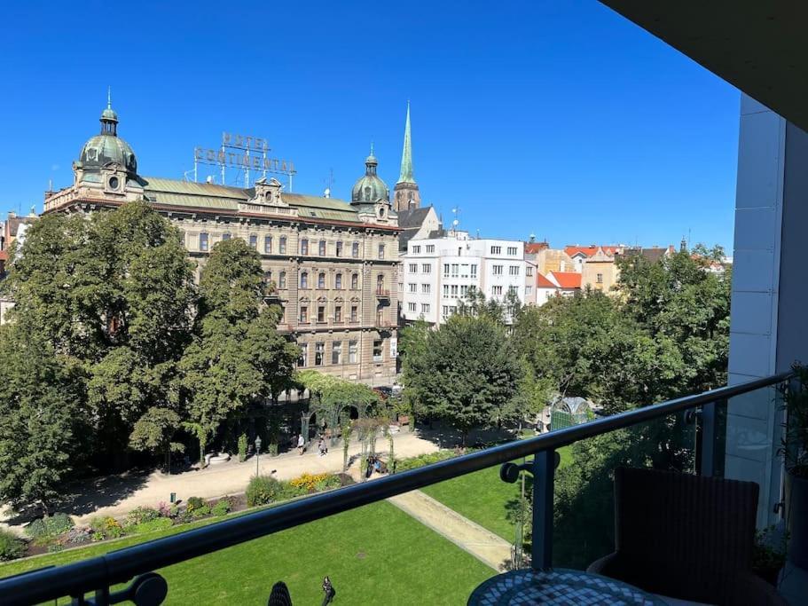 Apartment In Historical Center With Park View Plzen Luaran gambar